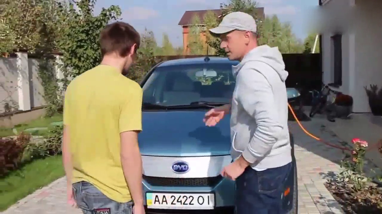 比亚迪电动车有多受欢迎？在老外眼里就是媲美特斯拉的存在！