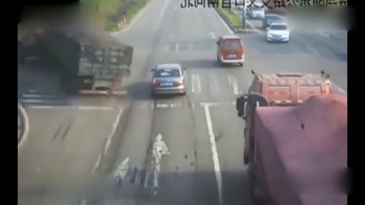 看了这辆大货车的遭遇，终于理解为什么老司机都讨厌电动车了！