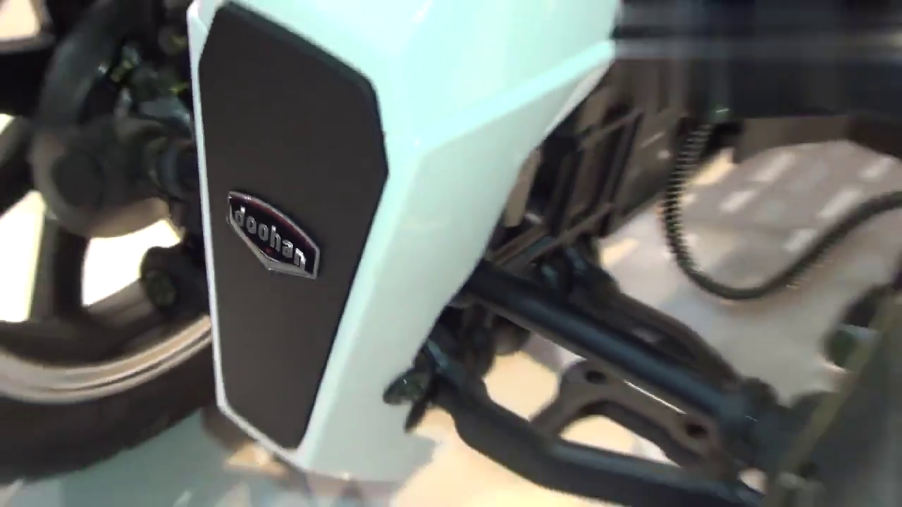 “电驴”也可以拉风，实拍“逗哈”2019款倒三轮电动车！