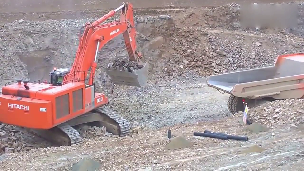 大卡车实在太可怕了，一驾都要装半天