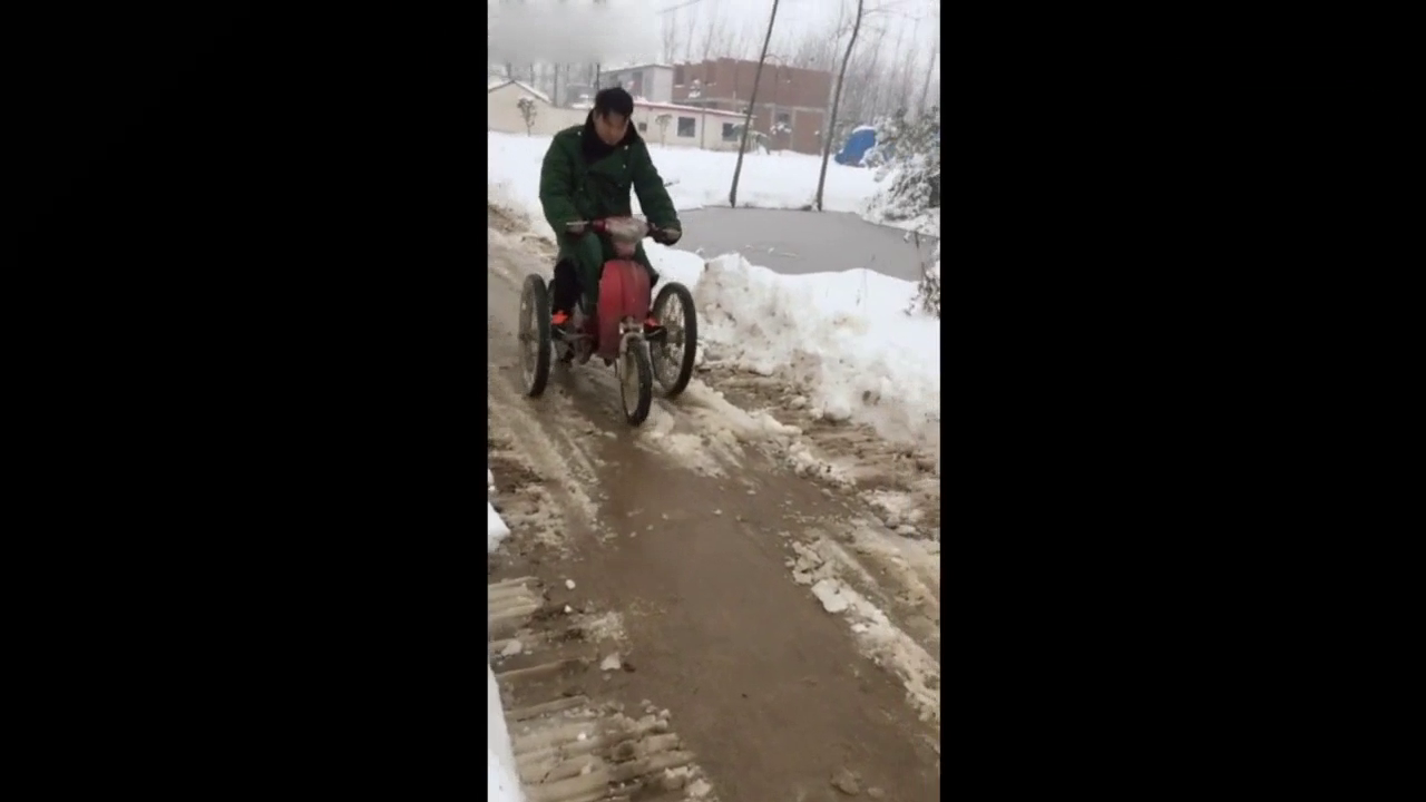 村里唯一一个会改装车的！看看人家这电动车，多霸气