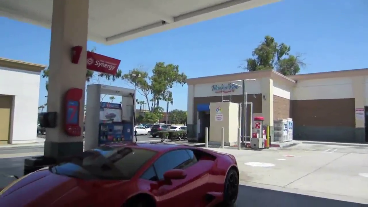 海外实拍跑车兰博基尼Huracan LP580-2加速离去