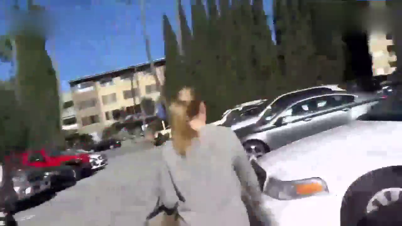 停车场碰到的这辆跑车车主， 让我体会到了深深的恐惧！