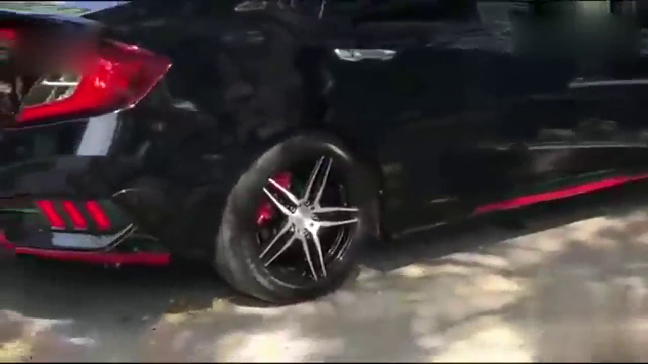 黑配红 才运动，第十代本田思域改装欣赏，像跑车般迷人！