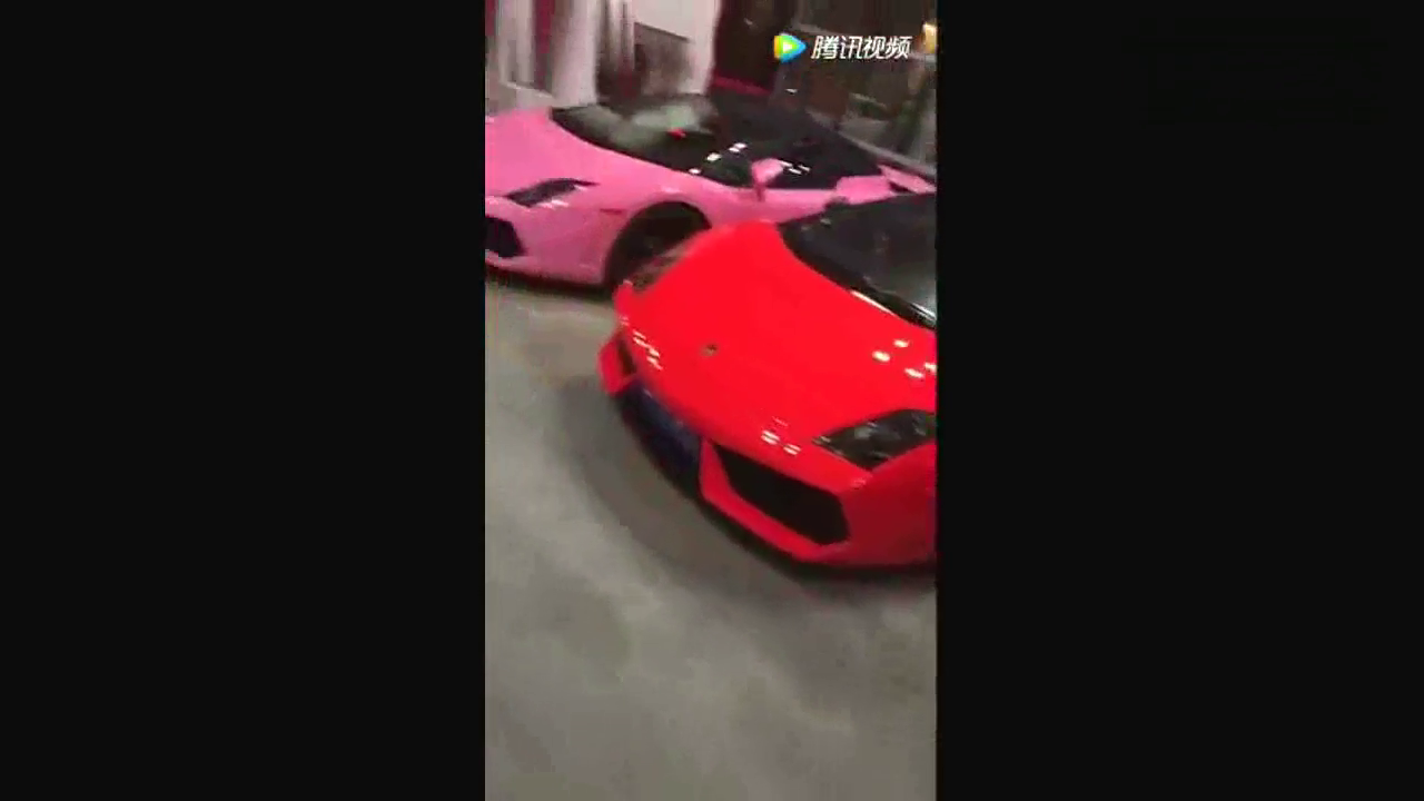 这几款豪华跑车你喜欢哪辆呢？红色的法拉利就是这么的帅气啊