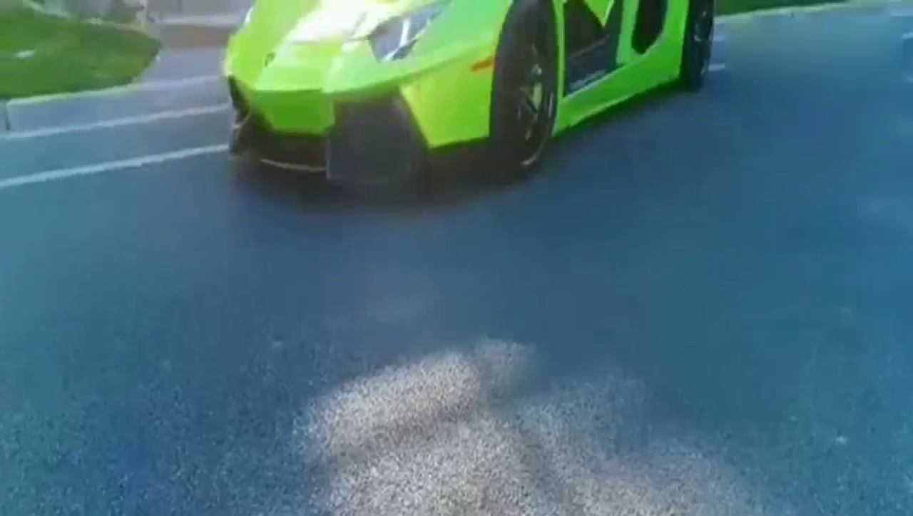 价值几百万的超级跑车兰博基尼在迪拜也不过如此！