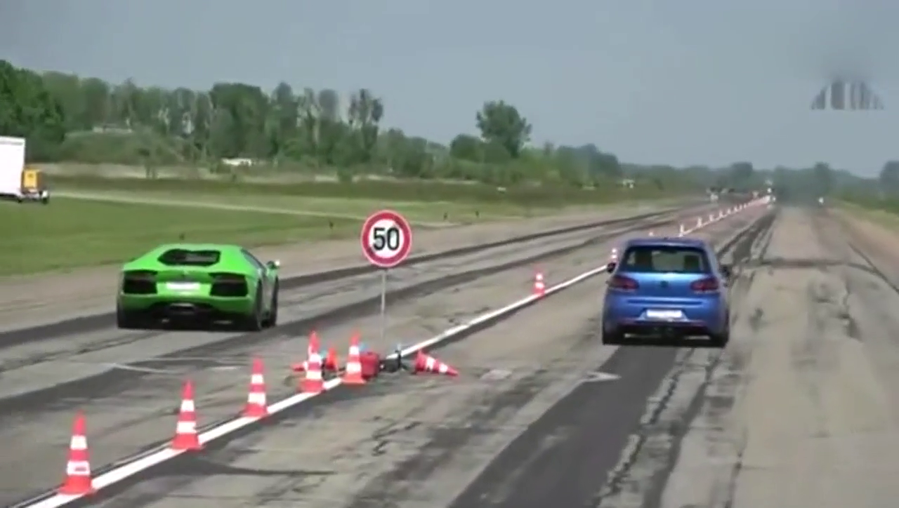 大众小钢炮高尔夫6挑战兰博基尼，这结局无疑是在打脸超级跑车