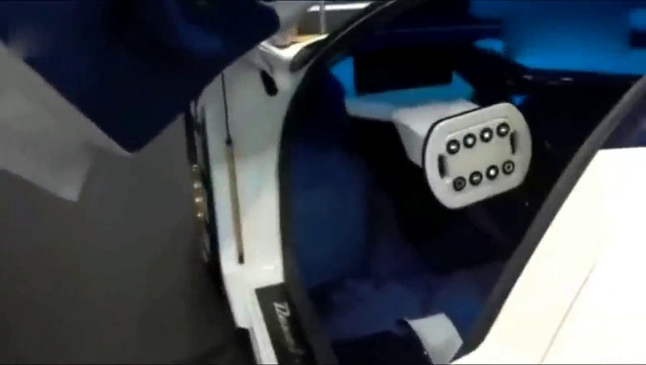 女土豪试驾5000匹马力超级跑车，看到方向盘那一刻才是蒙圈的开始