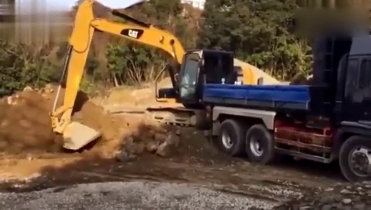 高手遇到这样的卡车，都没有一点脾气了！