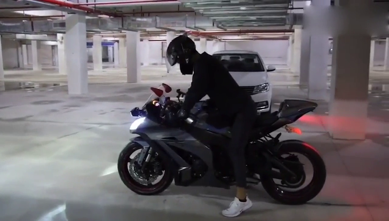 摩托车：烧胎不是跑车的专利