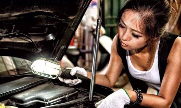 咋判断发动机有没有积碳？维修工：学会自检很重要，早知道不吃亏