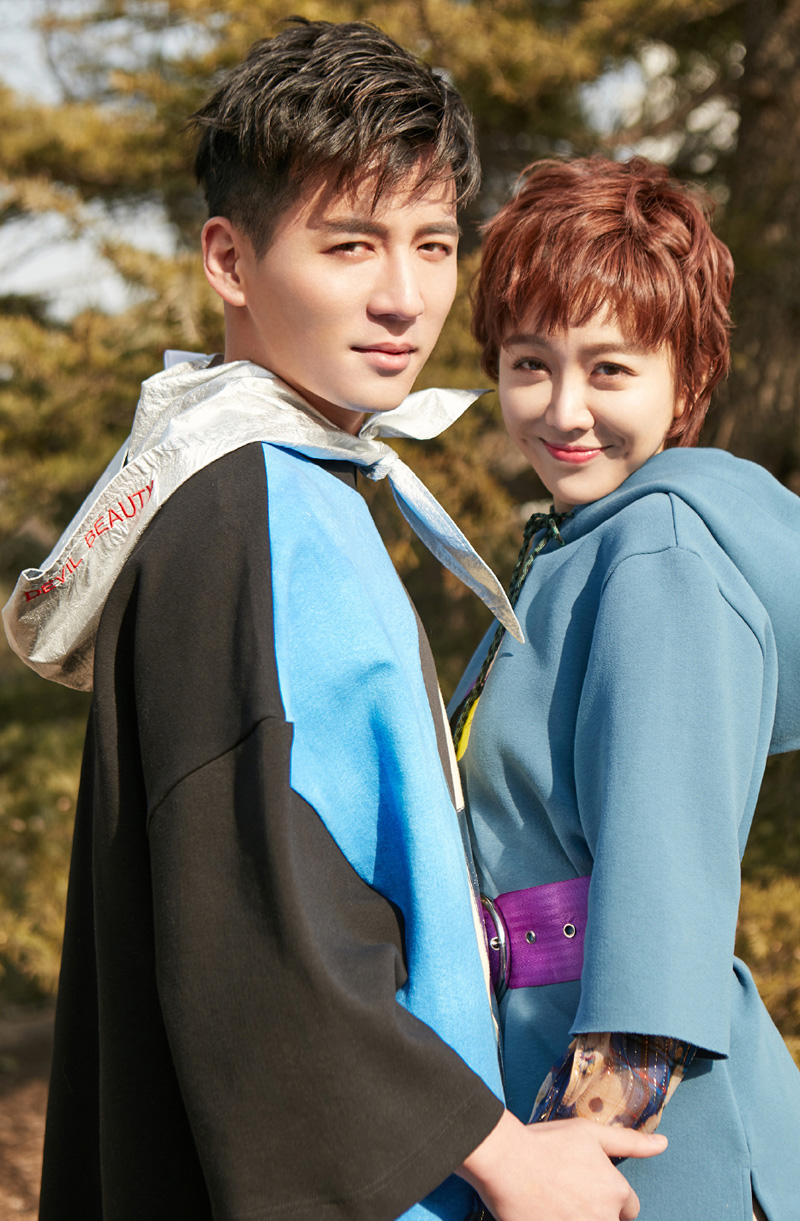 姜妍魏千翔甜蜜养眼时尚写真图