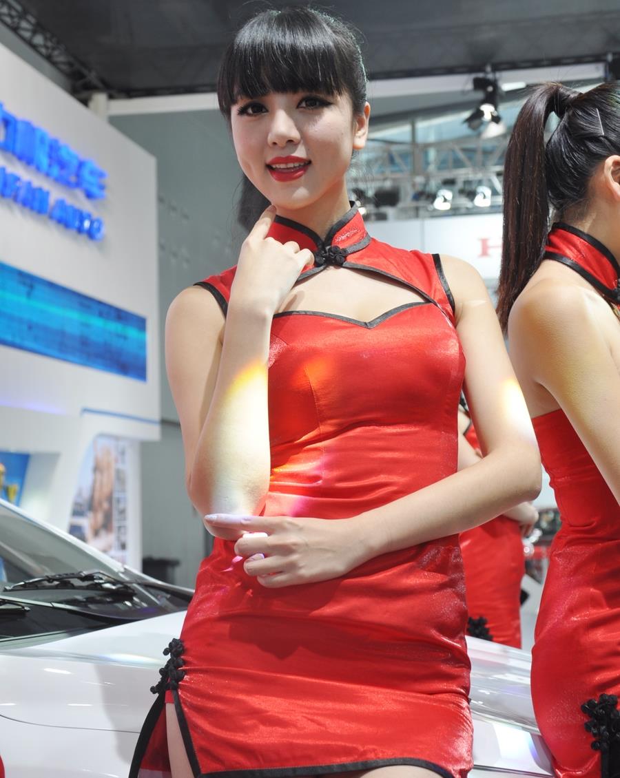 最漂亮的中国车模，宝马因她爆红网络，近日却亮相力帆轩朗展台