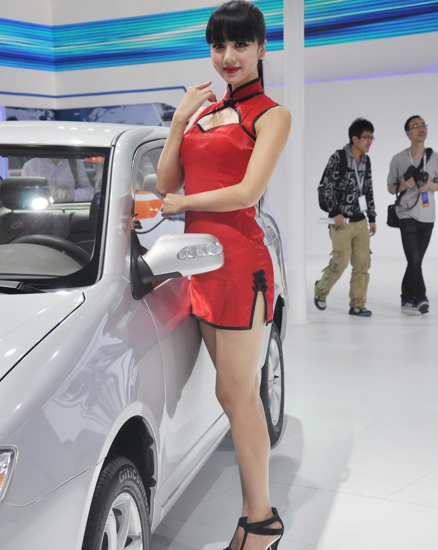 最漂亮的中国车模，宝马因她爆红网络，近日却亮相力帆轩朗展台