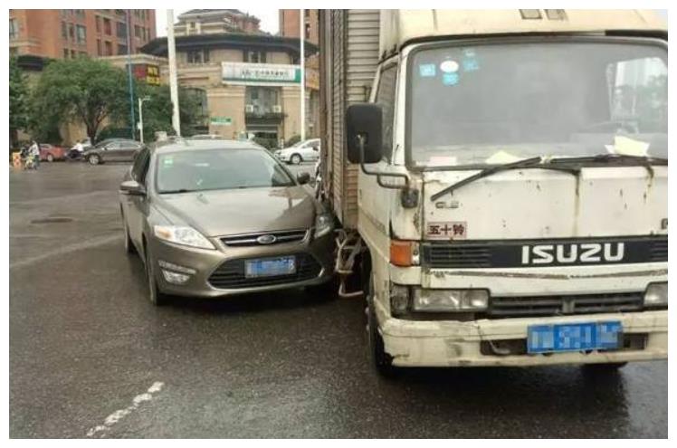 发生交通事故后，如果找保险理赔，这几句话万万不能说