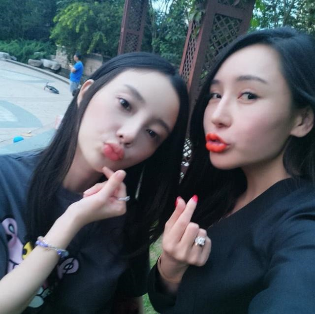 李小璐低调了一年多，将自己的闺蜜告上了法庭，真实塑料姐妹