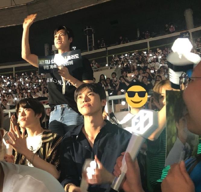 Exo五巡演唱会 Sm家族 三代同堂 热情王郑允浩 闯祸 了