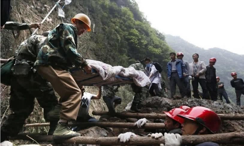 汶川大地震后的感动:十年前你救我负伤,十年后我"以身