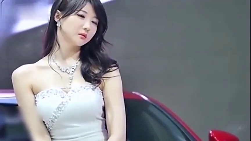 车展顶级车模，和车真的好配，太可爱了