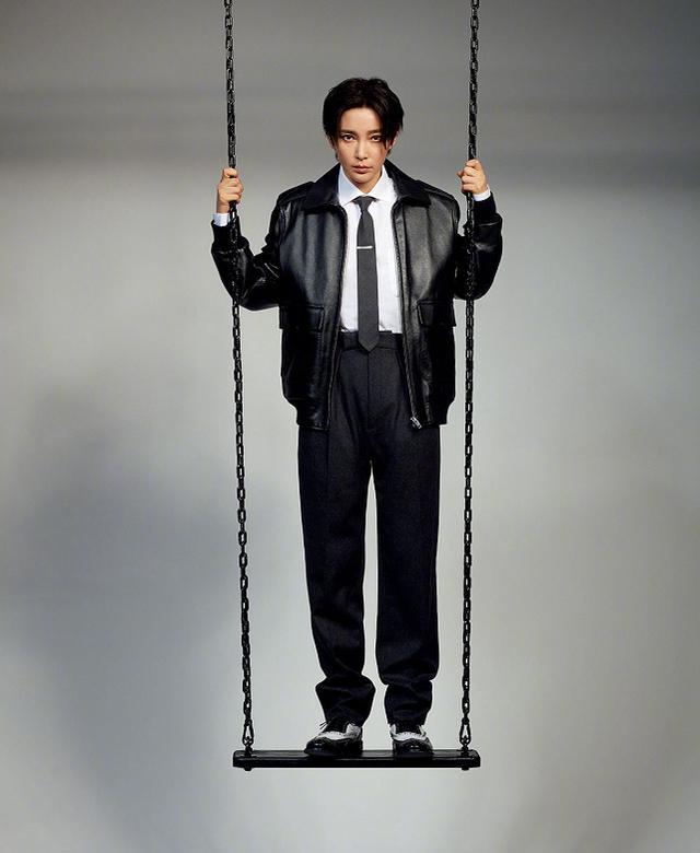 李冰冰短发新造型似换脸，还意外撞脸陈坤，男友装下好像斯文败类