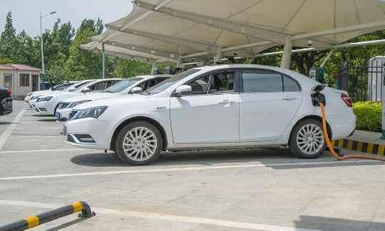 电动汽车冬天如何“开暖气”？得知原因后，车友：今年冬天不冷！