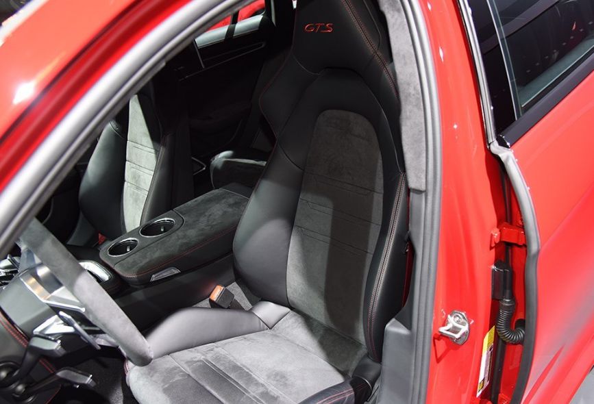 保时捷Panamera：整体外观设计很不错，性价比非常高