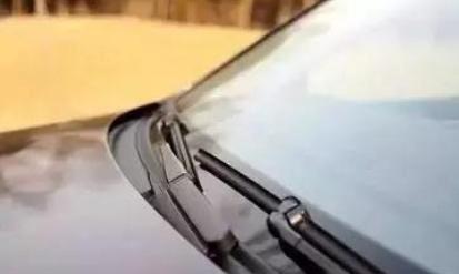 雨刮器刮不干净还有噪音？老司机：不用花钱，自己动手就能解决！