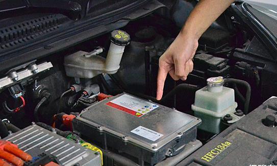 纯电动汽车的发动机舱能不能用水洗？