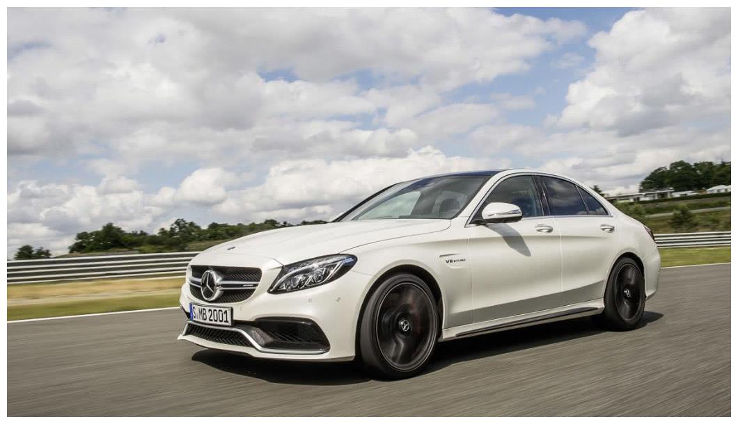 要不是见识到这款车强悍的性能,说它4秒破百,