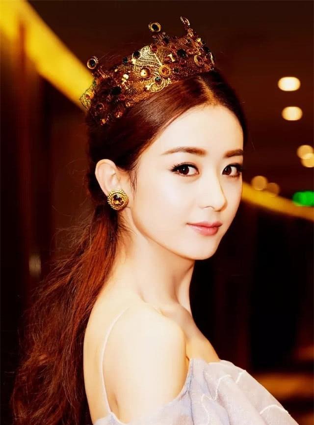 赵丽颖孕期近照曝光，圆润发福吃火锅，同行的冯绍峰也胖了