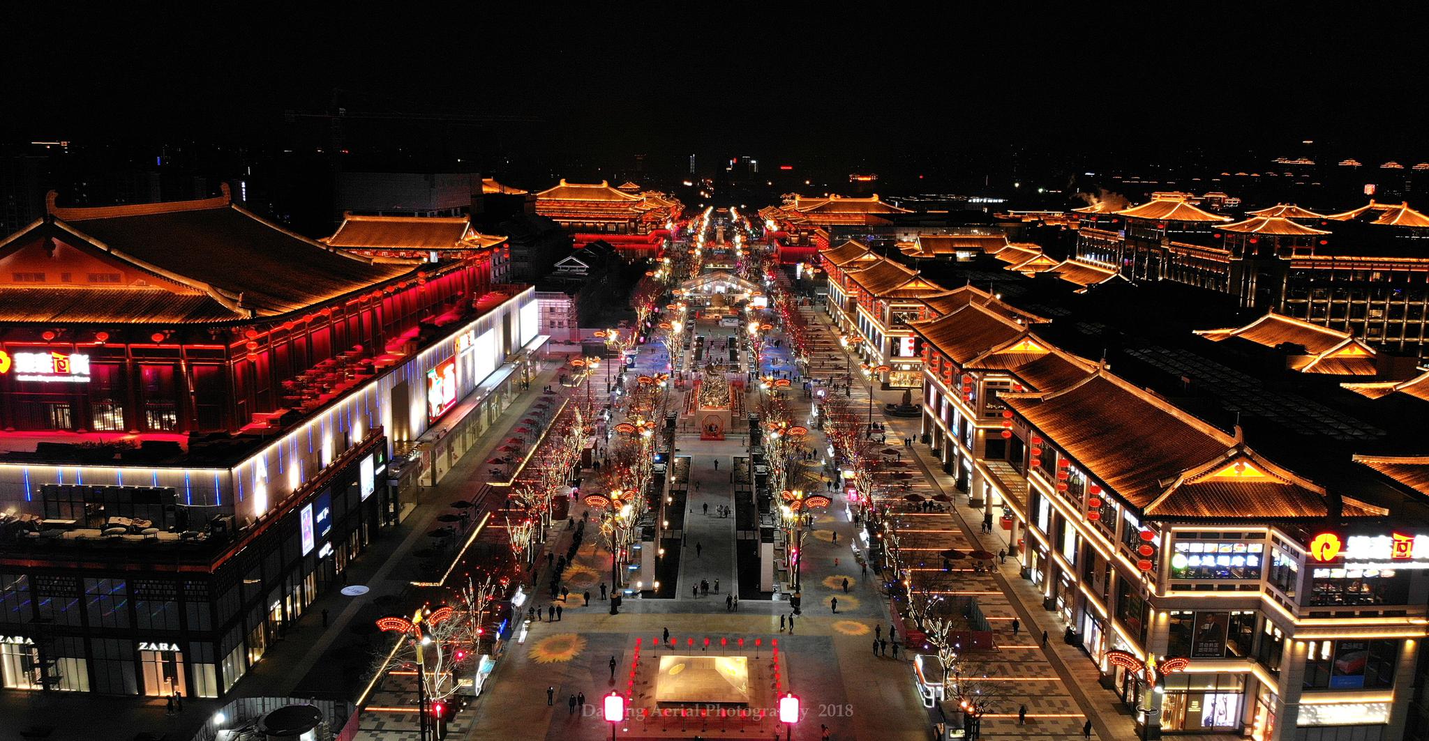 Escena Nocturna En La Hermosa Ciudad De Xian Foto | Descarga Gratuita ...