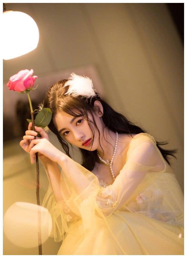 鞠婧祎仙女裙照片曝光令宅男疯狂,成功晋级"仙女",评论区炸了