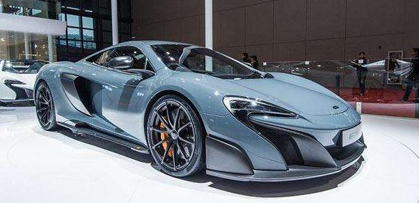 迈凯轮赛车坚韧的材料，紧凑舒适的赛车样式，帅气