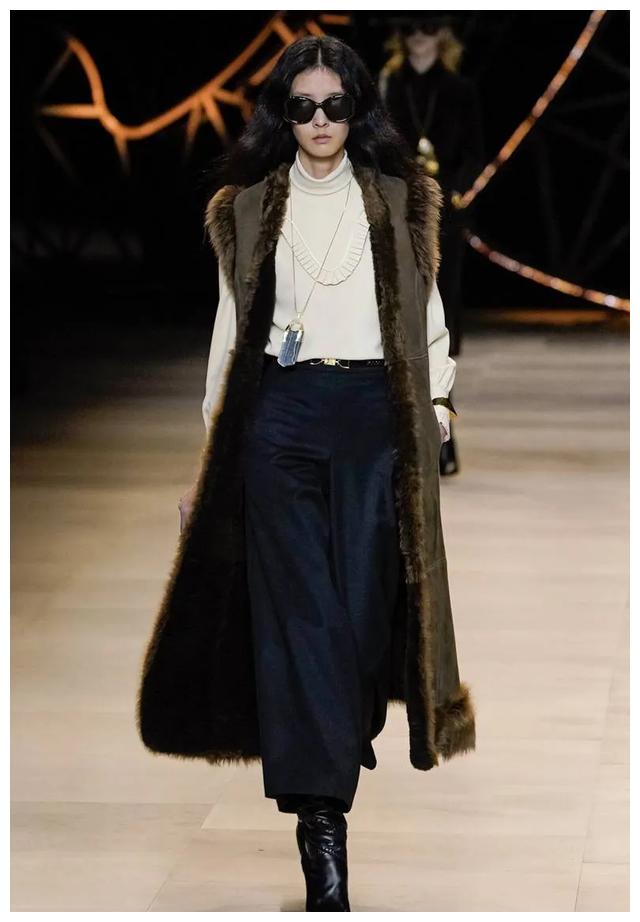 celine2021fw古堡秀场,celine2021古堡秀 赛琳celine2020秋冬时装秀 浪漫的摩登风