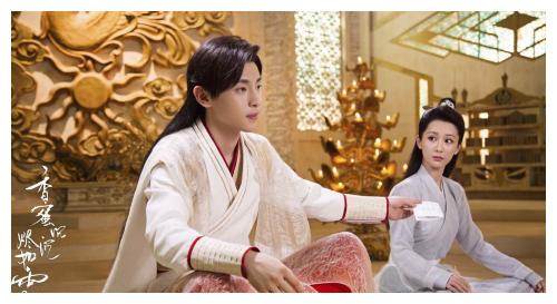 微博之夜邓伦杨紫久违同框,CP粉们过年了,《香