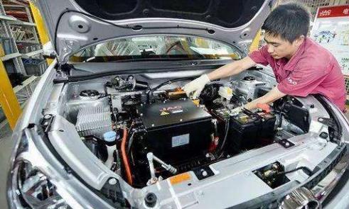 燃油车保养换机油和滤芯，纯电汽车怎么保养呢？