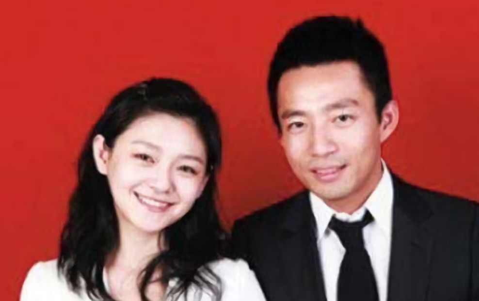 有一种合影叫明星的结婚登记照，除了撒贝宁，都适合用红背景