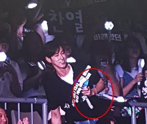 Exo五巡演唱会 Sm家族 三代同堂 热情王郑允浩 闯祸 了