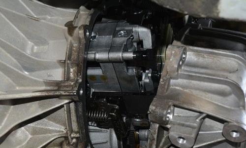 变速箱油需要换吗？外行人：不换也行，老司机：不换等着报废吧