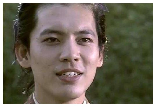 国家一级演员何政军，结婚27年无绯闻，今57岁被误认成苏有朋