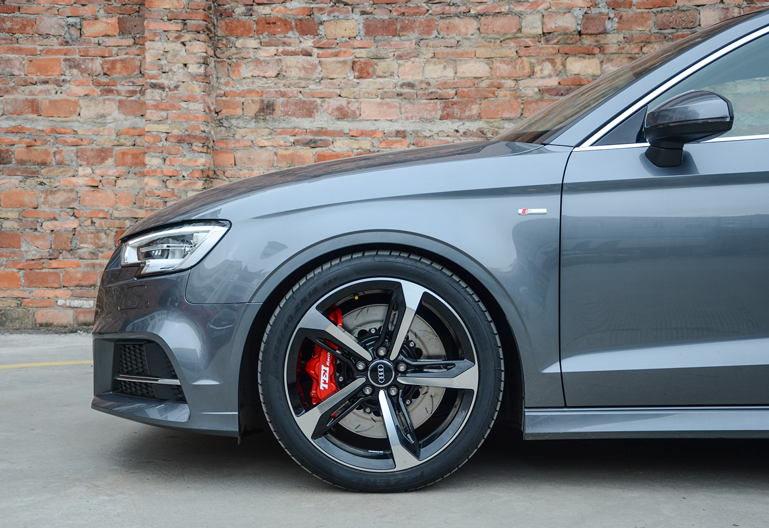 奥迪A3改装德国TEI Racing S60大六刹车套装