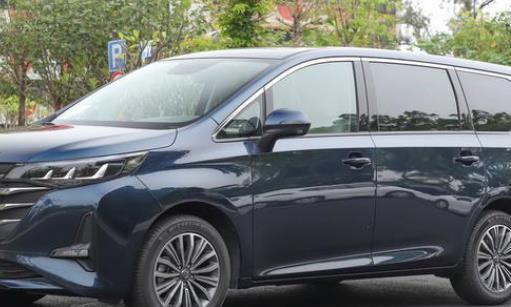 这MPV，配12.3英寸双液晶屏+原装进口6AT，不足11W