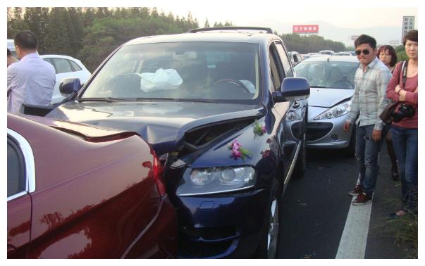 “第三者责任险”该买50万还是100万？车险定损员终于说明白！