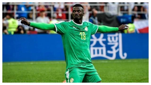 足球丨申花有意塞国脚?三新援获认可!伊哈洛可