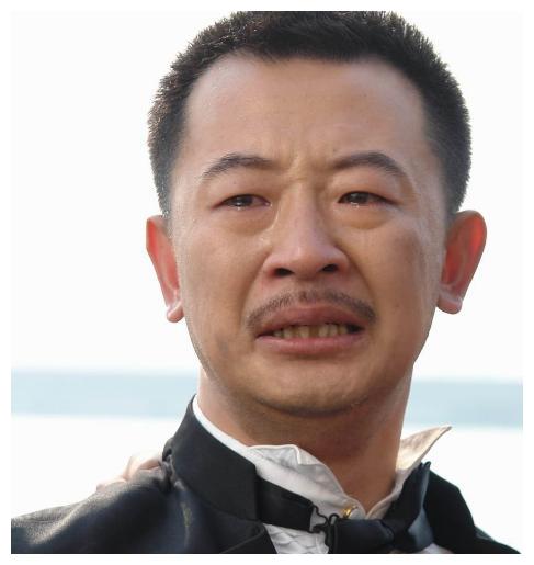 黄海波靠父亲养老金度日？今曝妻子150亿公司，美国178万美金豪宅