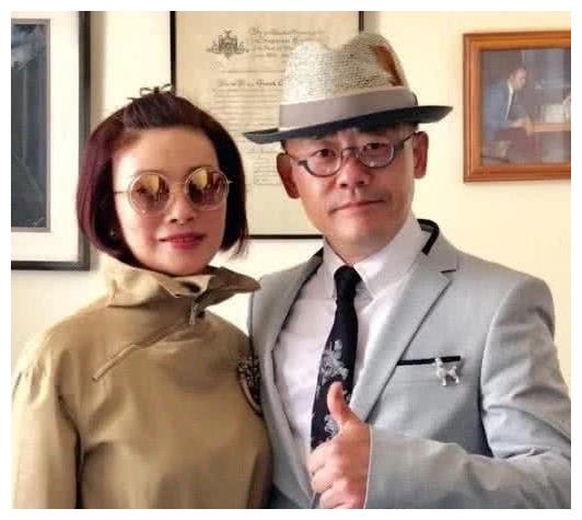 唐爽暗示与周立波女儿有男女关系，胡洁发文否认：她说你怪怪的
