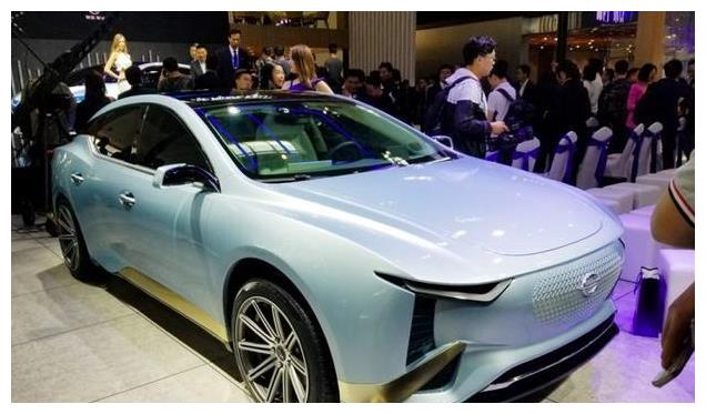 亚洲大亨李嘉诚瞄准新能源汽车，投资51亿，首款亮相惊呆保时捷