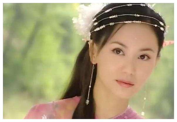 傅艺伟演了妲己之后，多层水晶发箍火了，郭妃丽她们仿得不亦乐乎
