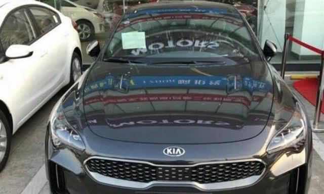 全新起亚Stinge实车到店车身超4.8米提速4.9秒