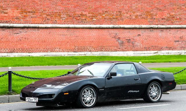 《霹雳游侠》KITT.庞蒂亚克火鸟同款汽车改装效果